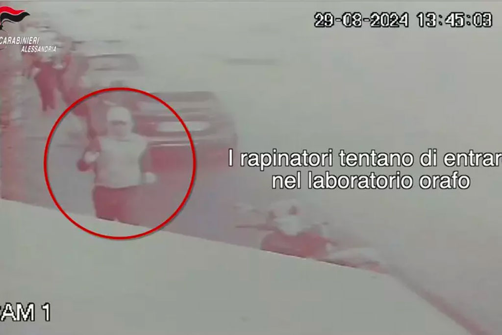 Rapinatori in trasferta da Crotone tentano colpo a Valenza, due arresti