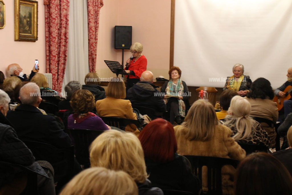 recital-9c0b514_61f57.jpg