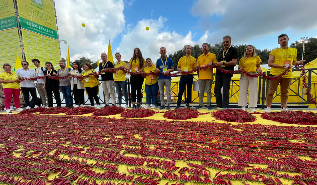 record-del-peperoncino-confezionata-da-Coldiretti-Calabria_c6862.jpg