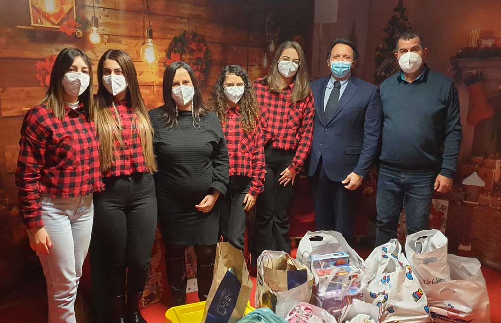 Lamezia, iniziativa “Giocami Ancora”: consegnati giocattoli ai bambini poveri della città