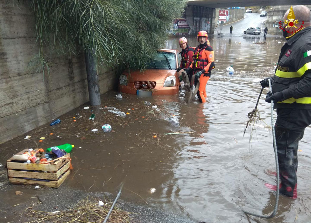 Nubifragio a Reggio Calabria, diversi gli interventi dei vigili del fuoco