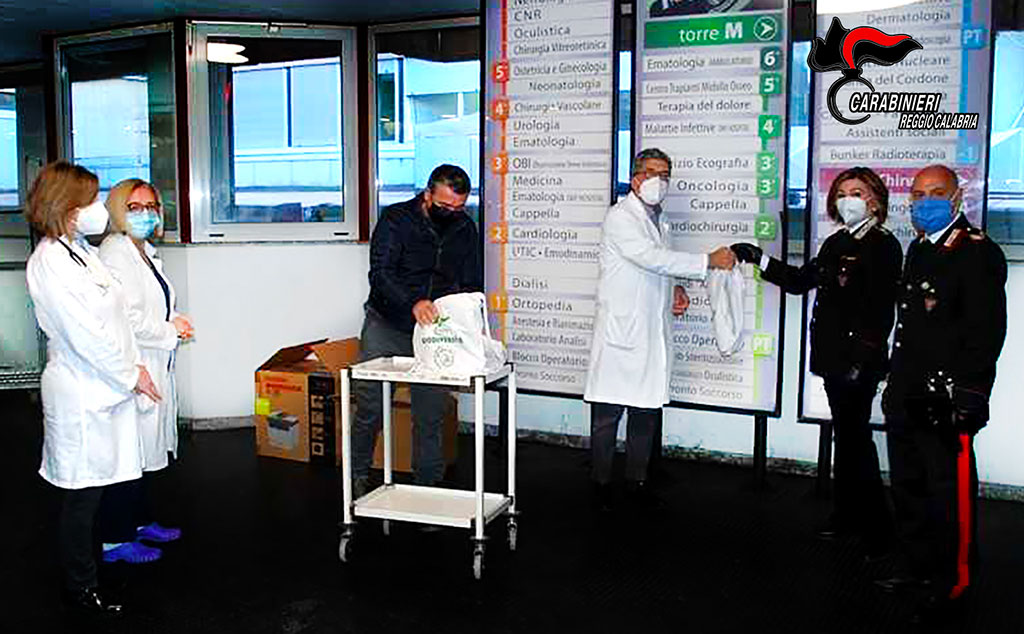 Carabinieri Reparto Biodiversità portano doni ai pazienti di pediatria del 'Gom' 