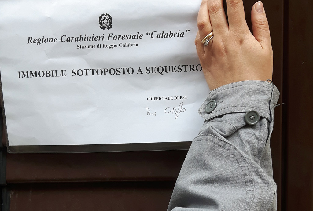 Sequestrata villa e costruzione abusiva in area sottoposta a vincolo paesaggistico ambientale a Reggio