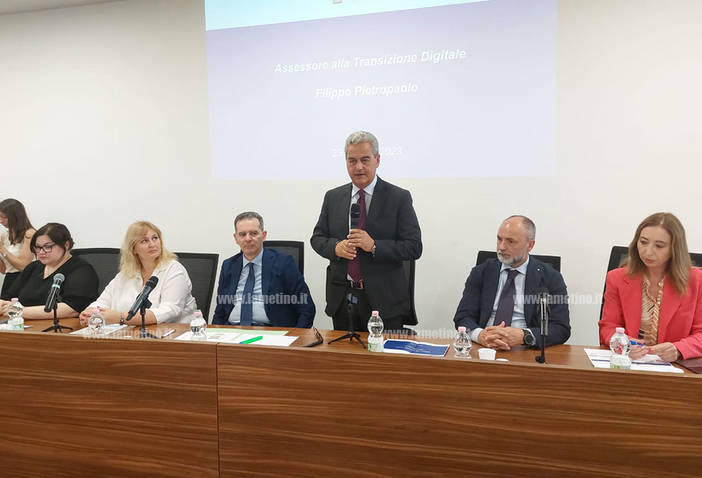 Digitalizzazione in Calabria, investimenti di 800 milioni per coprire con fibra un milione di case e 800 scuole
