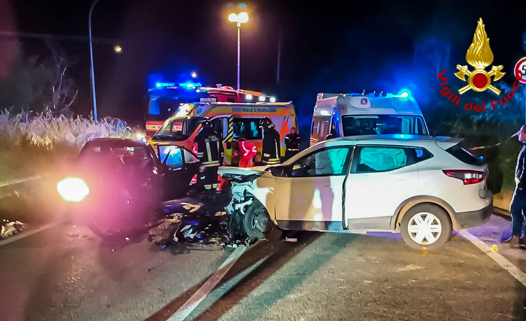 Scontro fra due auto ad Acri, morta una donna e 4 feriti
