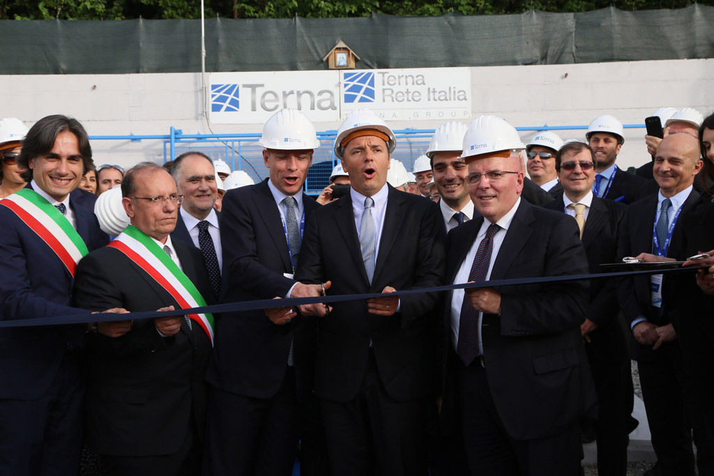 Renzi in Calabria per inaugurazione ponte elettrico: “Italia sa fare cose straordinarie"
