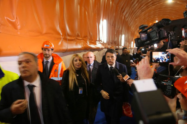 Presidente Renzi arrivato a Mormanno per cerimonia abbattimento galleria A3 