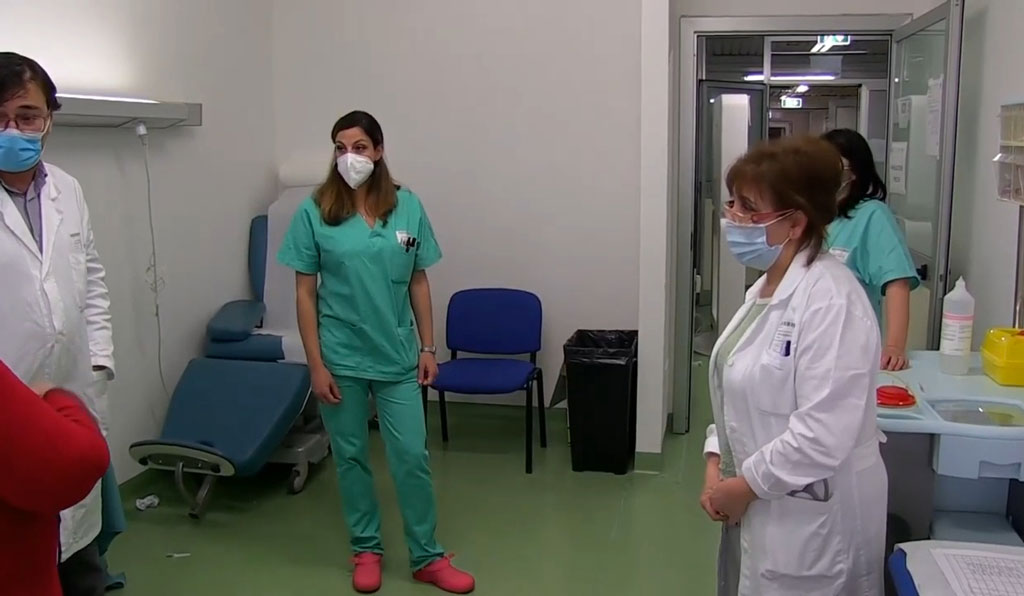 Lamezia, vaccinazione anti-Covid 19 per i pazienti oncologici nell’Unità Operativa di Oncologia Medica dell’ospedale