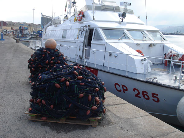 Guardia costiera sequestra rete da pesca illegale a Vibo