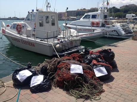 Calabria: Otto km di reti sequestrate in Area protetta