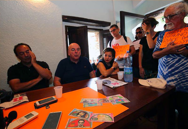 Continua sciopero della fame per sindaco Riace: “Subiamo grave ingiustizia”