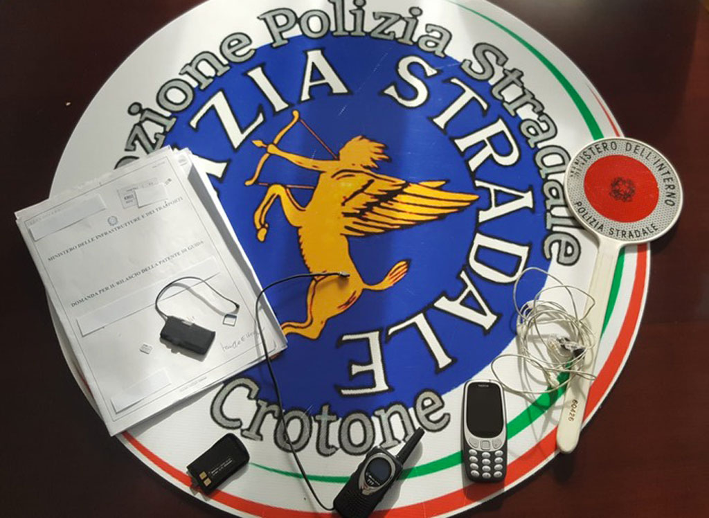 All'esame per la patente con ricetrasmittente, tre denunce a Crotone 