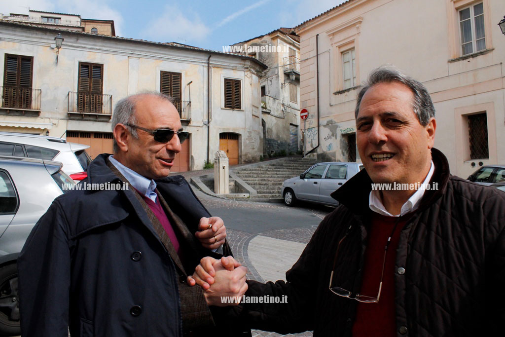 richihi-e-sonni-fuori-no.jpg