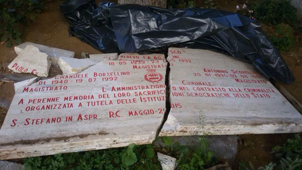 Riparata la stele danneggiata dedicata ai giudici antimafia a Reggio Calabria