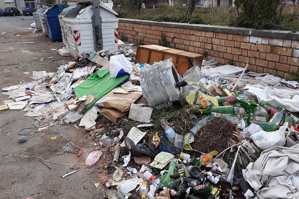rifiuti-9042019.jpg