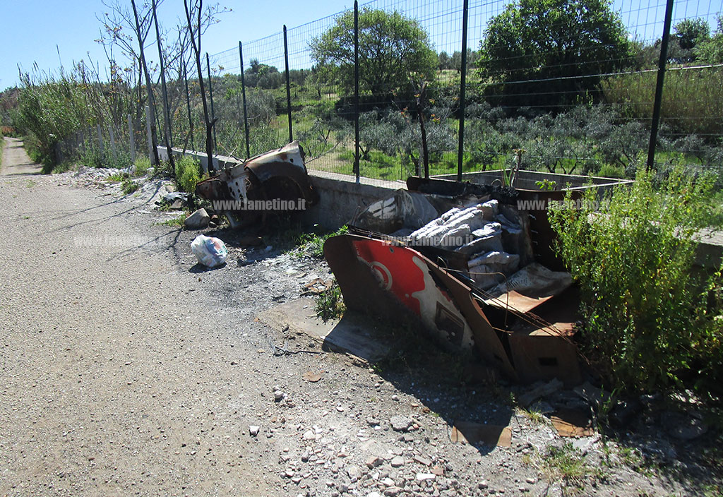 rifiuti-abbandonati93_9276c.jpg