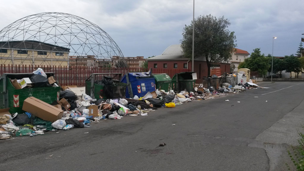 Associazione Quartiere Capizzaglie, emergenza rifiuti in via Donna Mazza e Amendola