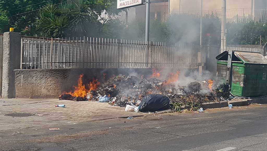 Lamezia, associazione Capizzaglie: "Molti cittadini portano loro rifiuti nel quartiere alimentando discarica a cielo aperto"