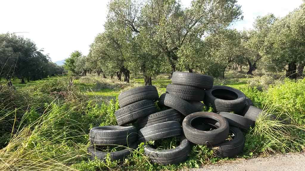 Lamezia: associazione Capizzaglie segnala rifiuti speciali in periferia