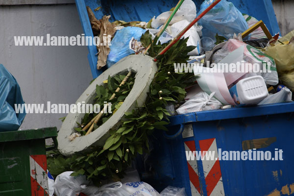 rifiuti-corona-alloro-nov-2013.jpg