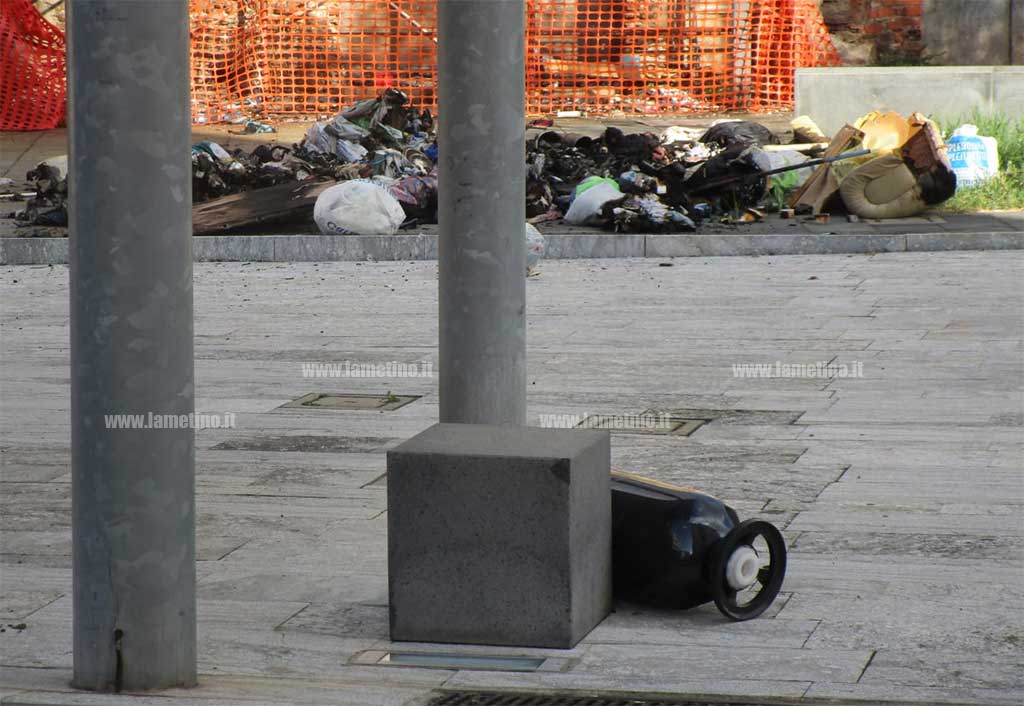 rifiuti-e-bombola-p-mazzini.jpg
