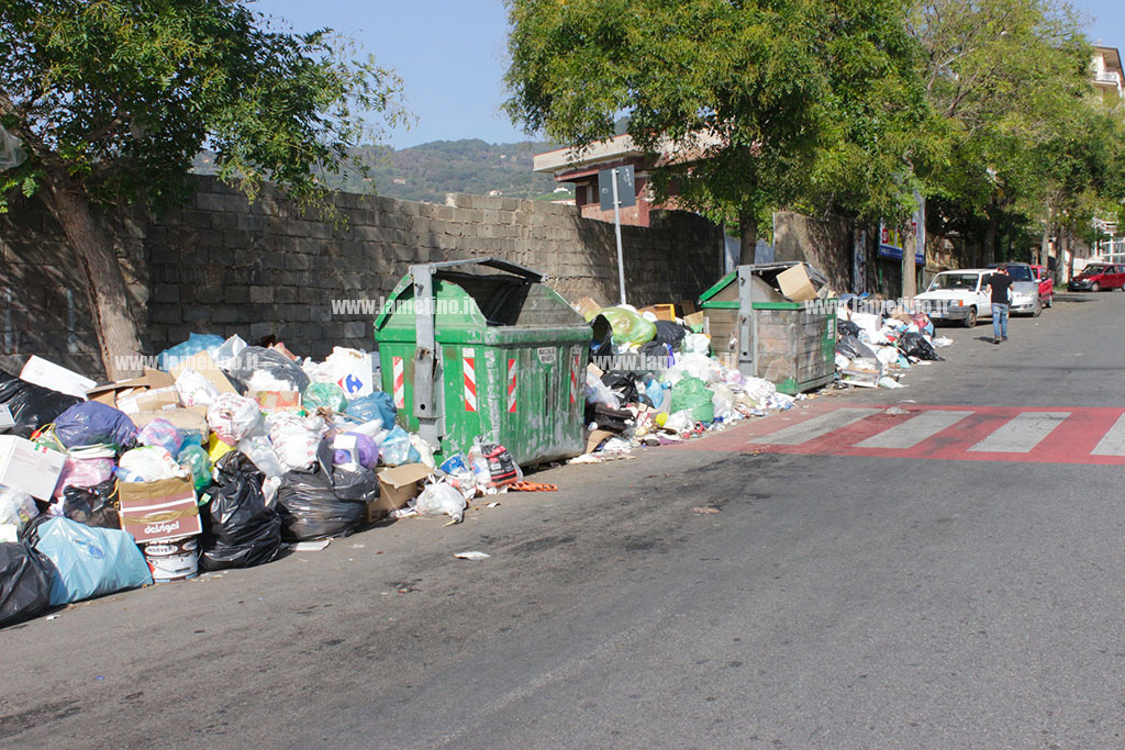 rifiuti-lamezia-spazzatura-201018-2.jpg