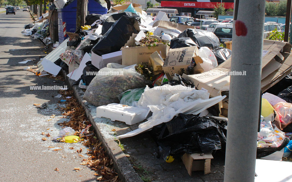 rifiuti-lamezia-spazzatura-201018-3.jpg