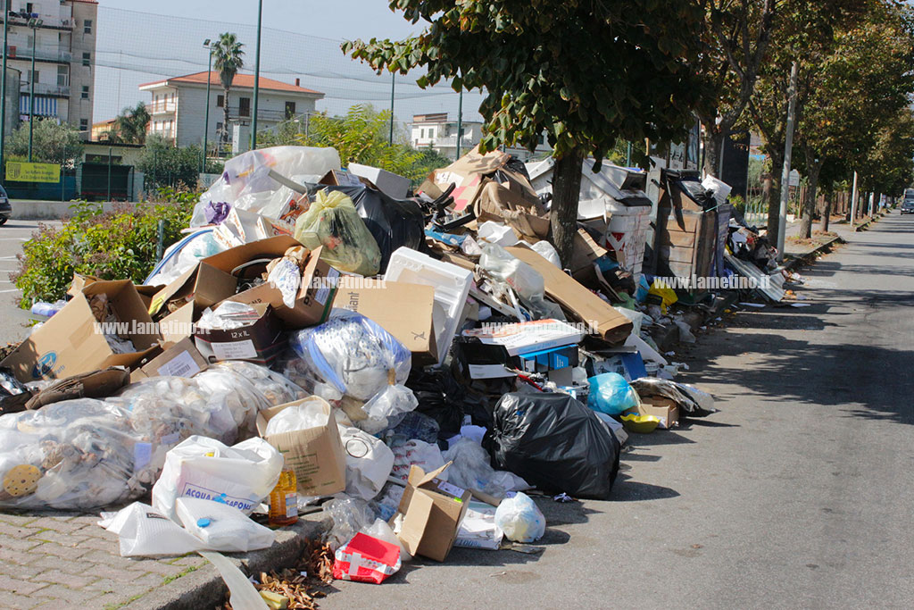 rifiuti-lamezia-spazzatura-201018-4.jpg