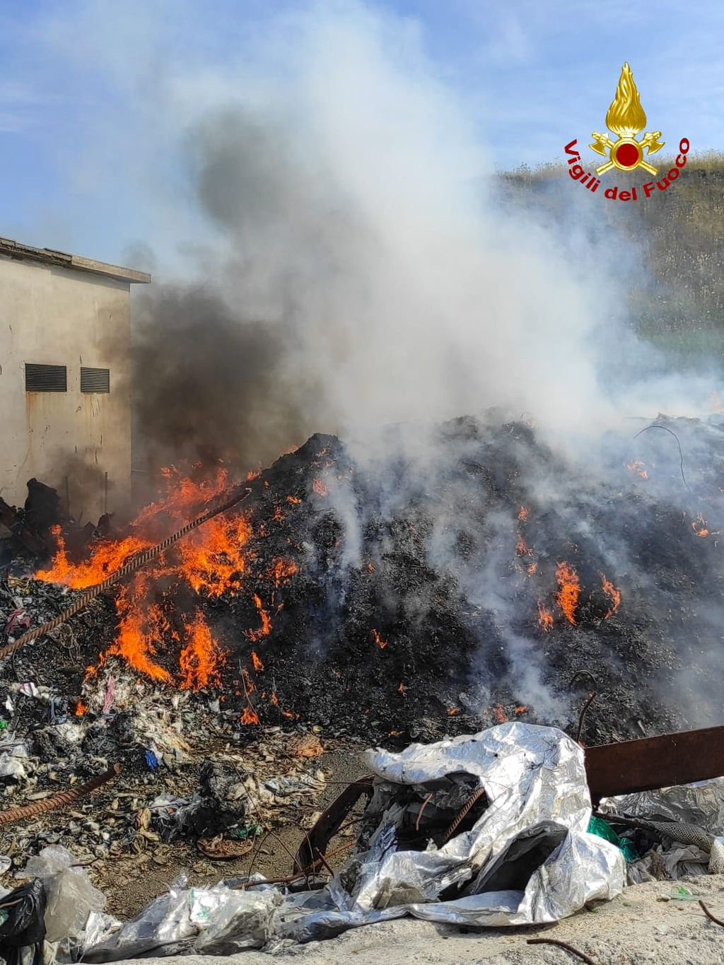 rifiuti-squillaci-fiamme53bcc21f_7d515.jpg