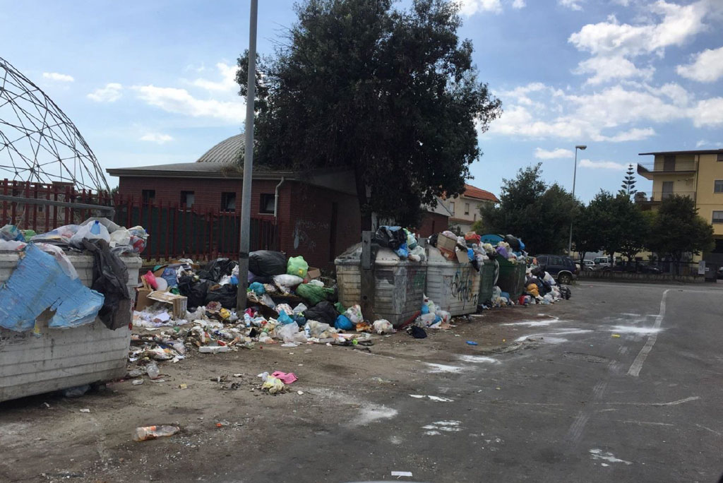 rifiuti-strada12092018.jpg