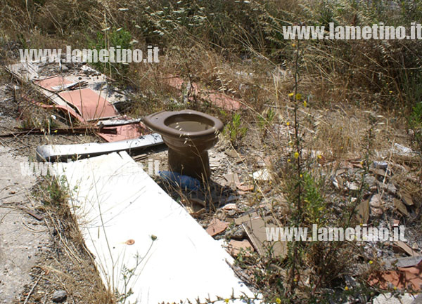 rifiuti-via-cerasolo-ter.jpg