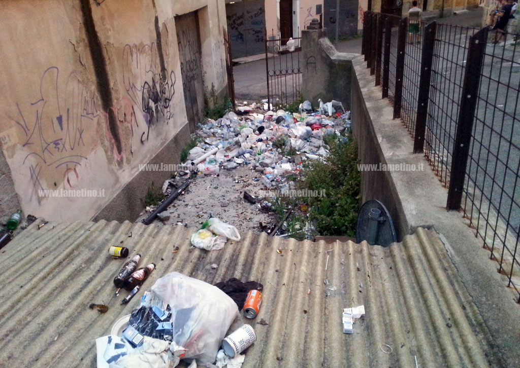 Lamezia: discarica a cielo aperto in via Emanuele Grande