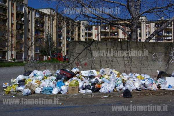 rifiuti_via_dippolito_bis