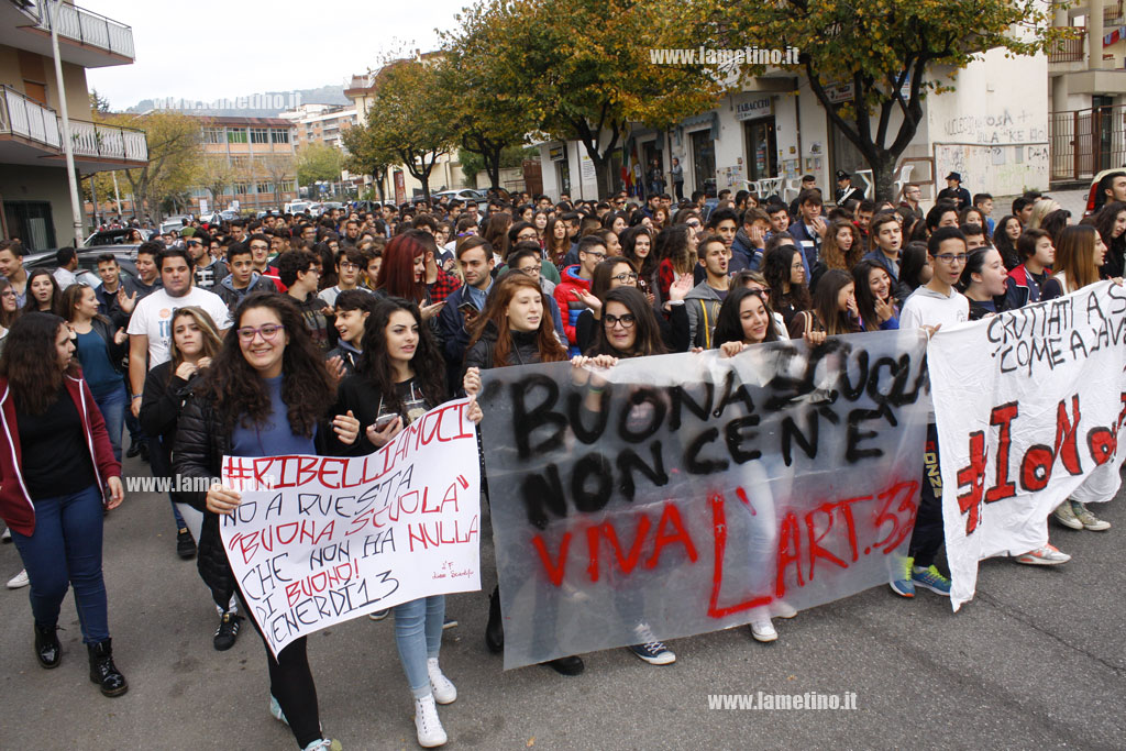 Lamezia: studenti in piazza contro la "Buona Scuola"