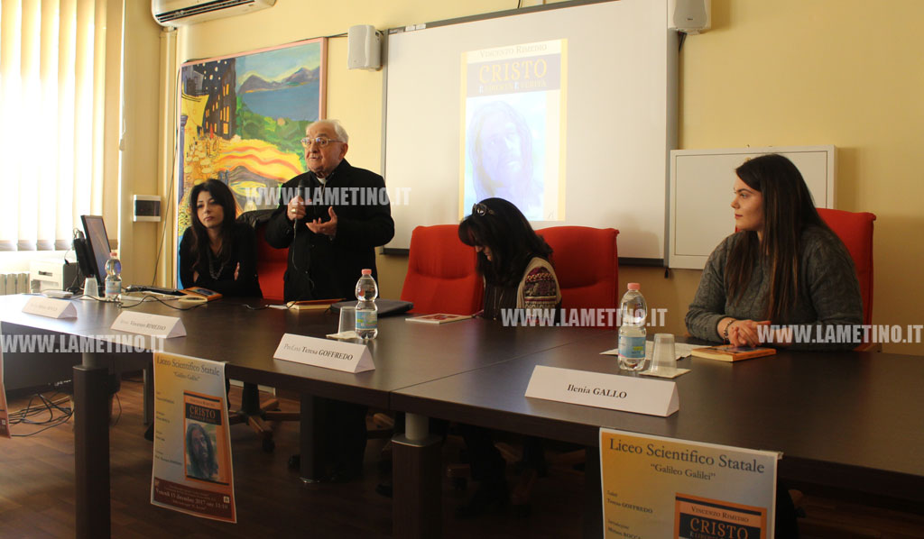 Lamezia: presentato libro "Cristo è verità è libertà", Mons. Rimedio al liceo scientifico riflette con alunni su biotestamento e senso della vita