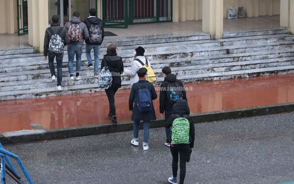 ritorno-a-scuola-1-2-2021-lamezia-.jpg