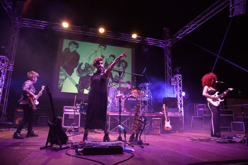 "Siete lesbiche", salta concerto Rivoltelle a Rossano
