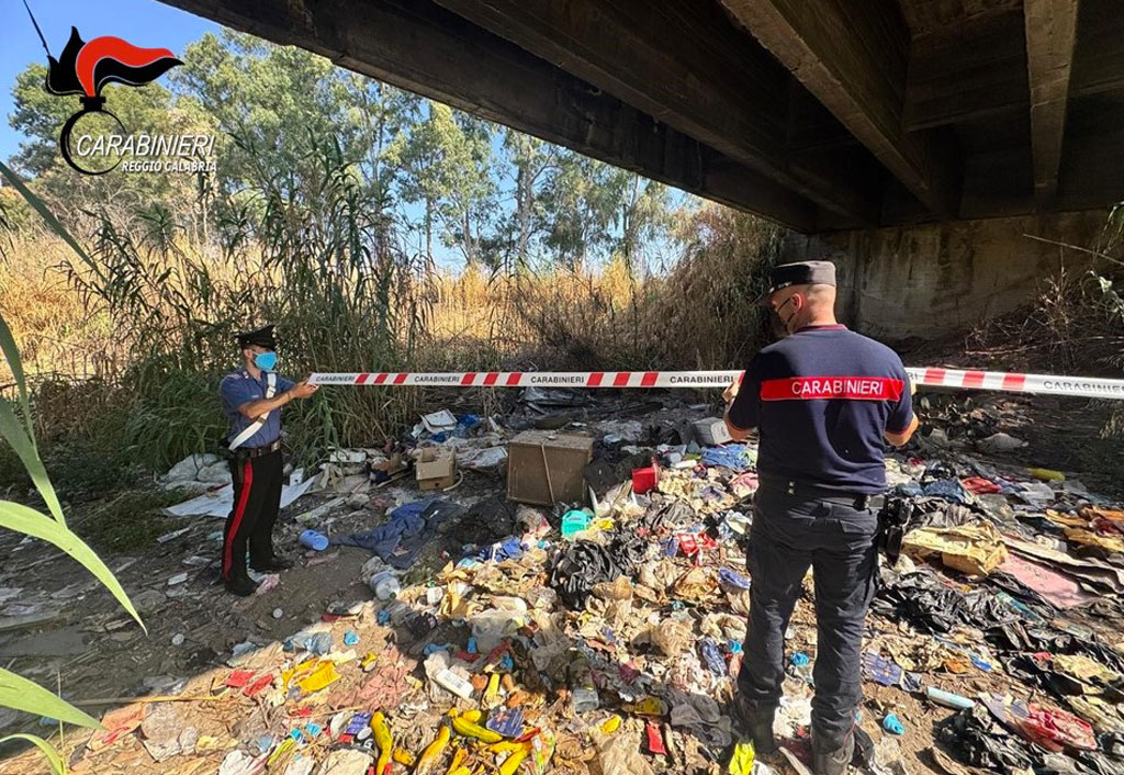 Scoperta e sequestrata discarica abusiva di rifiuti nel Reggino 
