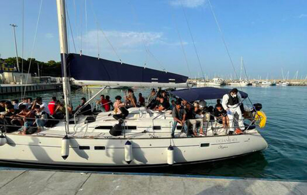 Migranti, nuovo sbarco a Roccella Ionica: il terzo in 24 ore 