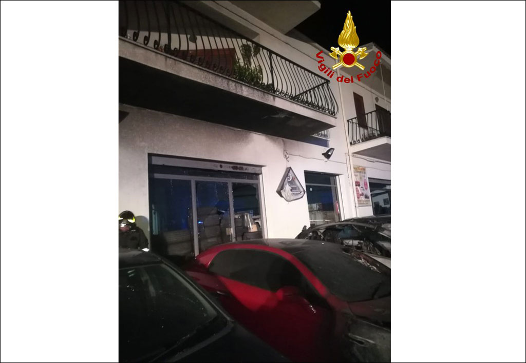 Dieci auto in fiamme nella notte a Castrovillari, non esclusa pista dolosa
