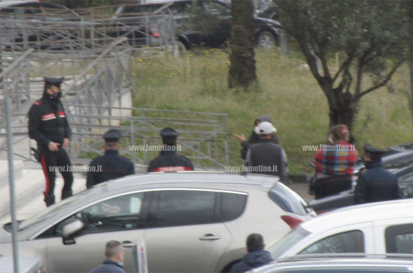 Lamezia, famiglia rom protesta al comune dopo sgombero da alloggio