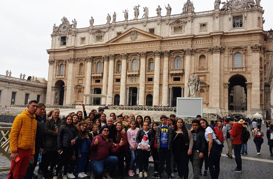 Delegazione rom lametini in udienza da Papa Francesco 