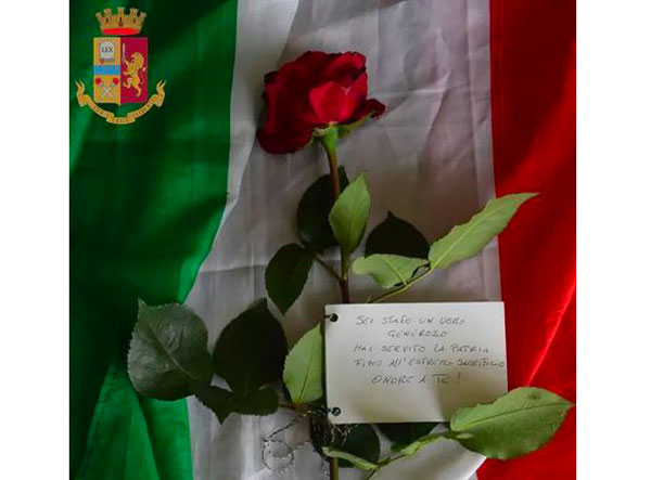 Poliziotto ucciso a Napoli, cittadina lascia rosa in Questura Vibo