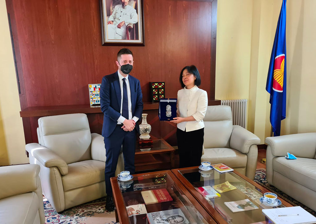 Commercio e cultura, incontro tra Rossi (CCIAA) e l’ambasciatrice vietnamita in Italia