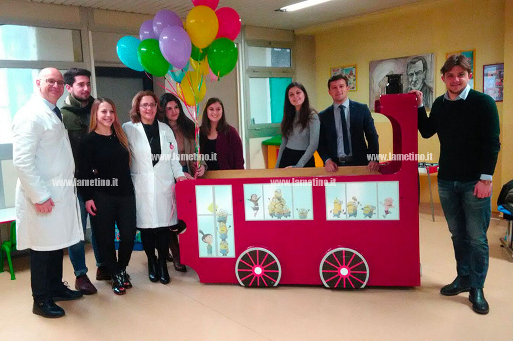 Lamezia, una barella a forma di locomotiva donata dal Rotaract ai piccoli pazienti dell'ospedale