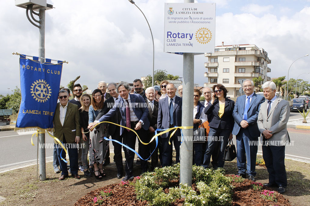 Lamezia, nuovo restyling per la rotatoria di via Marconi-via De Sensi a cura del Rotary Club