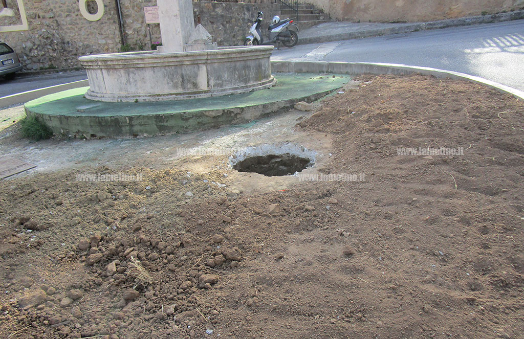 Lamezia, un prato e 2 alberi di limone alla rotatoria del quartiere Miraglia in memoria dei netturbini: al via lavori