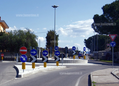 Lamezia, rotatoria pericolosa su via Salvatore Raffaele
