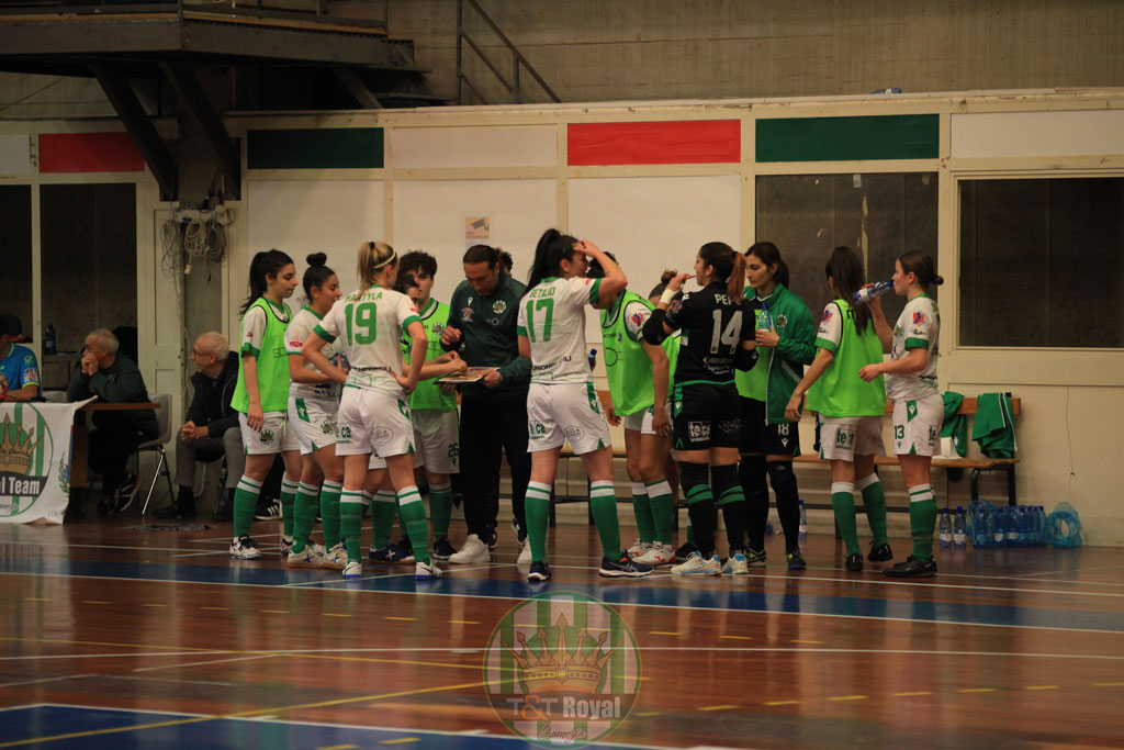 Calcio a 5 femminile, al Palasparti la T&T Royal Lamezia riceve la Kick Off Milano