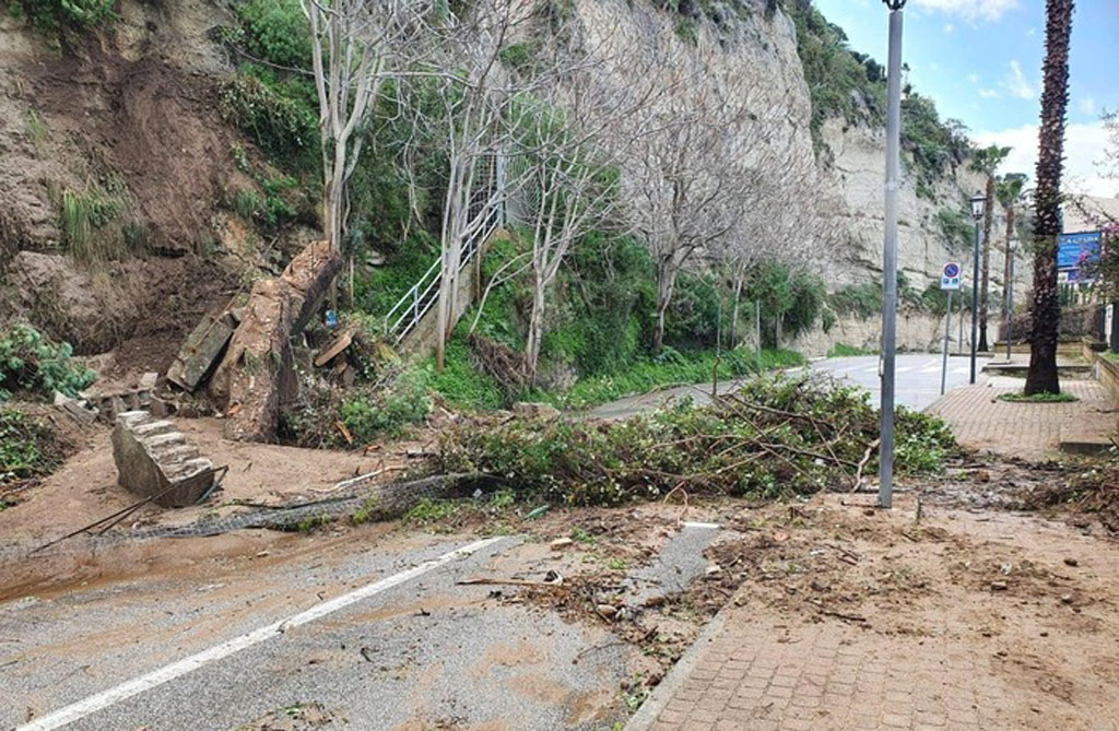 Maltempo, danneggiata da pioggia rupe di Tropea 